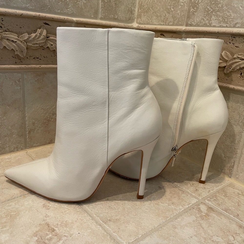 Schultz white ankle boots booties 9 heel stiletto